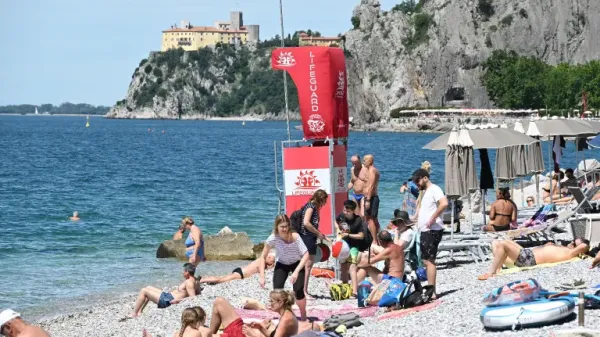 Ob ugodnem vremenu se plaže naglo napolnijo.