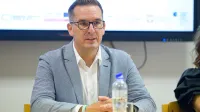 Nova Gorica, Dijaski dom Nova Gorica.Novinarska konferenca Mednarodnega mladinskega filmskega tabora.Zupan obcine Nova Gorica Samo Turel.