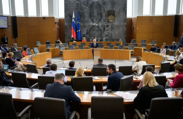Ljubljana, DZ.Izredna seja DZ, na kateri so med drugim obravnavali predlog sklepa o razpisu zakonodajnega referenduma o zakonu o interventnih ukrepih za razvoj Slovenije.
