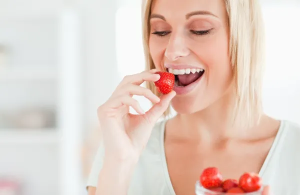 Woman enjoying eating strawberries in the kitchen,Image: 138523598, License: Royalty-free, Restrictions:, Model Release: yes, Credit line: -/Wavebreak/Profimedia