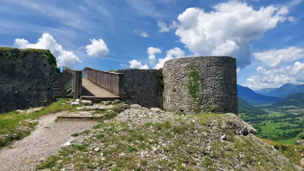 Zaživel je grad na Kozlovem robu, ki preteklost pripoveduje za prihodnost