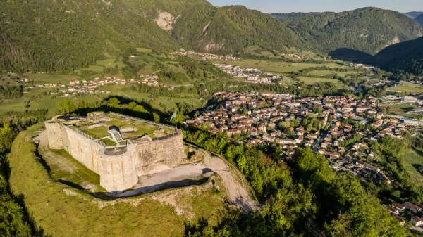 Zaživel je grad na Kozlovem robu, ki preteklost pripoveduje za prihodnost