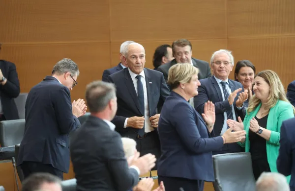 Vladanje skozi spopade vodi do temeljitih strukturnih sprememb