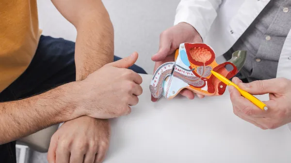 Rak prostate je najpogostej&scaron;i mo&scaron;ki rak, za katerim na leto zboli več kot 1500 mo&scaron;kih.