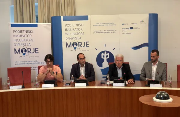 Občina Izola je na novinarski konferenci predstavila tretjo izvedbo izbora za najperspektivnej&scaron;e podjetni&scaron;ke ideje ENO MORJE IDEJ 2026.