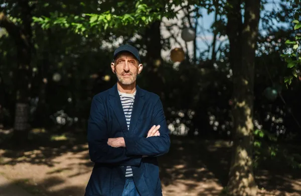 "Vsi potrebujemo zgodbe, skozi zgodbe razumemo svet okoli nas in skozi na&scaron;e zgodbe nas razumejo in se z nami povezujejo drugi."