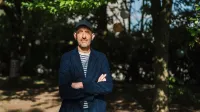 "Vsi potrebujemo zgodbe, skozi zgodbe razumemo svet okoli nas in skozi na&scaron;e zgodbe nas razumejo in se z nami povezujejo drugi."