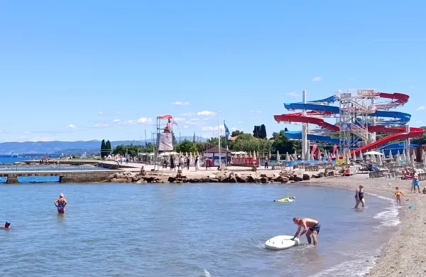 Izolske plaže: veliko zadovoljstva in nekaj poletnih zadreg