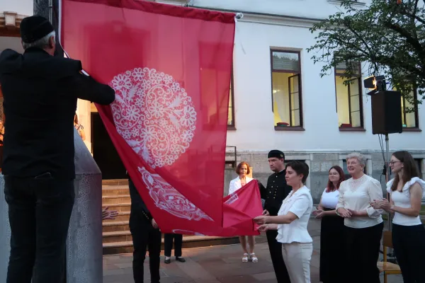 Skoraj 300 jih je klekljalo v čast najstarej&scaron;i neprekinjeno delujoči &scaron;oli