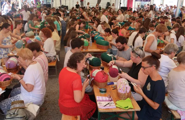 Skoraj 300 jih je klekljalo v čast najstarej&scaron;i neprekinjeno delujoči &scaron;oli