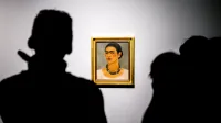 Razstava mehi&scaron;ke umetnice Fride Kahlo v Tate Modern je podrla rekord v prodaji vstopnic.