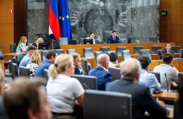 Poslanci so na izredni seji obravnavali predlog zakona o izvajanju uredbe o vzpostavitvi sistema Eurodac za primerjavo biometričnih podatkov.