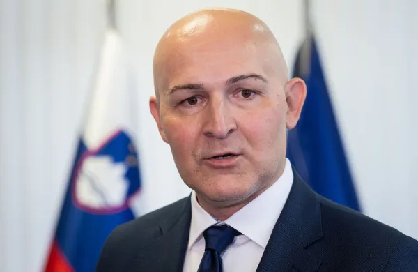 Minister za izobrazevanje, znanost in mladino Borut Rončević