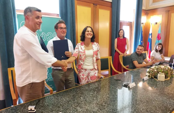 pogodba prenova pritličje ZD Nova Gorica re&scaron;evalna služba 2 garaži