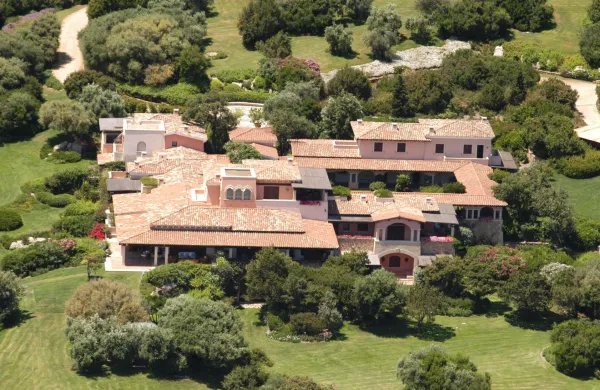 Vila Certosa je za časa Berlusconija slovela po zloglasnih "bunga bunga" zabavah.
