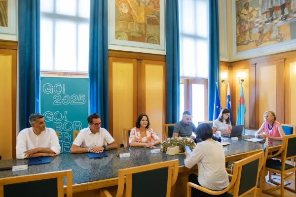 V Novi Gorici so danes podpisali pogodbo za centralizirano re&scaron;evalno službo in gradnjo nove garaže za urgentni re&scaron;evalni vozili.
