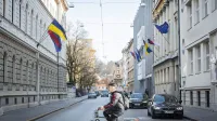 Poslanci Resnice so v DZ vložili predlog dopolnitev zakona o grbu, zastavi in himnii, s katerim želijo prepovedati obe&scaron;anje zastav, za katere ni zakonske podlage.