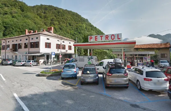 Most na Soči po po&scaron;ti in banki ostaja &scaron;e brez lekarne