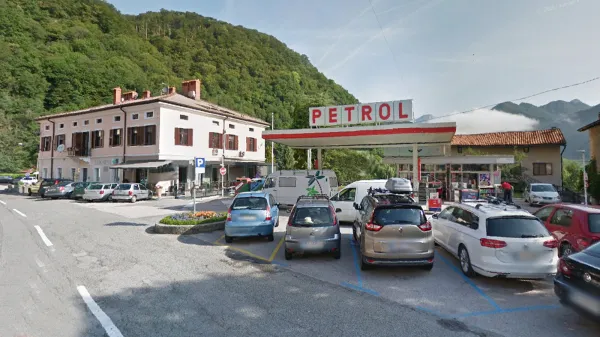 Most na Soči po po&scaron;ti in banki ostaja &scaron;e brez lekarne