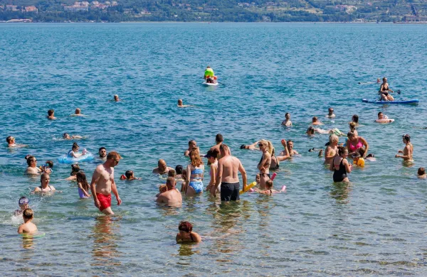 Koper, 21.6.2026Turizem, Poletje, Vročina, poletni utrip v Kopru,kopalci, plaža, sprehajalci