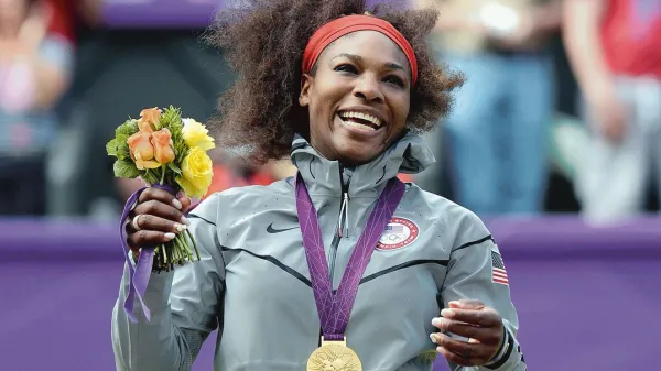 Velika Britanija, London. Poletne olimpijske igre 2012. Tenis, zenske, finale. Olimpijska prvakinja v tenisu, Americanka Serena Williams. Foto: EPA/STA------Rok&scaron;portdve koloni