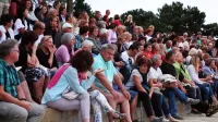 Sa&scaron;a Pavček, monokomedija Bužec on, bu&scaron;ca jaz, 20-letnica predstave, Primorski poletni festival, plaža Valdoltra, 1. julij 2018