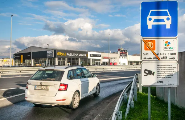 &Scaron;tevilni vozniki po &scaron;tiripasovnici med Koprom in Bertoki vozijo prehitro