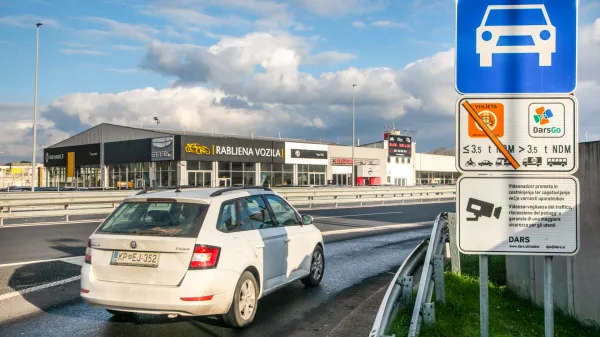 &Scaron;tevilni vozniki po &scaron;tiripasovnici med Koprom in Bertoki vozijo prehitro