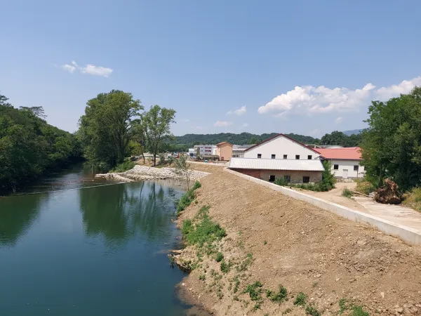 Batuje: uredili protipoplavni nasip, zid in most