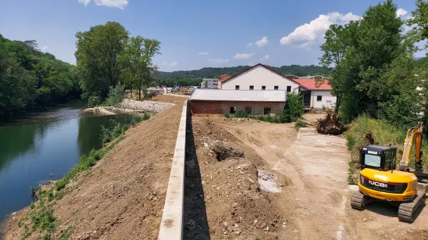 Batuje: uredili protipoplavni nasip, zid in most