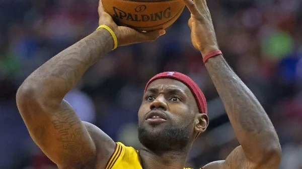 LeBron James zapu&scaron;ča Dončića