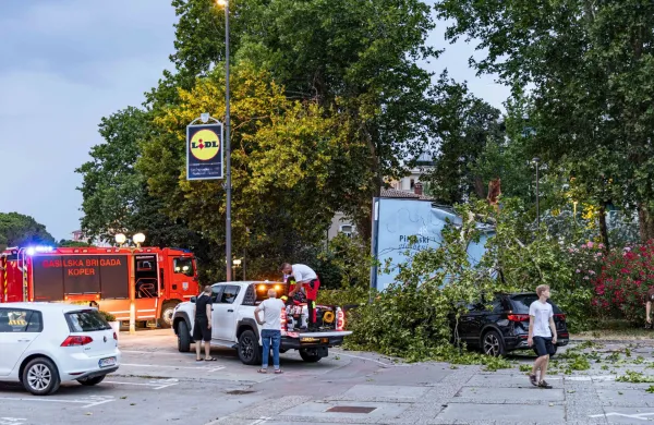 Posledice včeraj&scaron;njega neurja v Portorožu