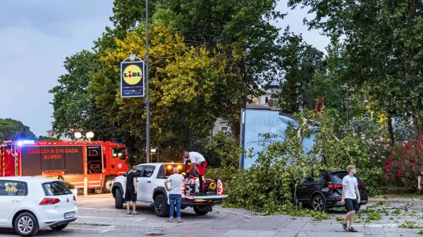 Posledice včeraj&scaron;njega neurja v Portorožu