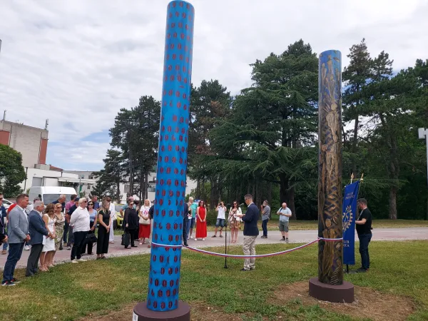 Rotary club Nova Gorica projekt Stebri miruKUD Manifest Klemen Brun Ma&scaron;a Gala Paolo Valle Silvano Spessot
