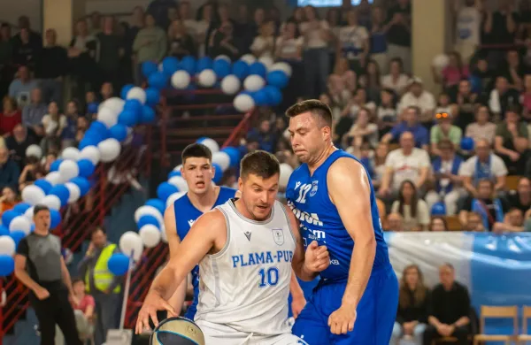 Ilirska Bistrica 24.04.2026 ko&scaron;arka 2.SKL Plama Pur Ilirska Bistrica - Gorica 67:77, Grega Sajevič (6) z žogo in Miha Rutar (13)
