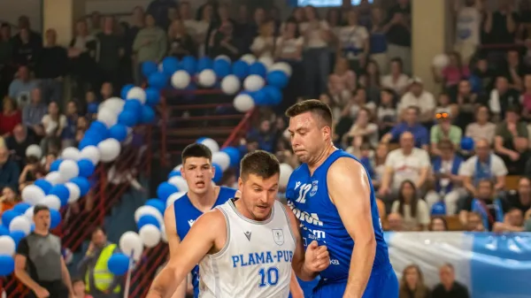Ilirska Bistrica 24.04.2026 ko&scaron;arka 2.SKL Plama Pur Ilirska Bistrica - Gorica 67:77, Grega Sajevič (6) z žogo in Miha Rutar (13)