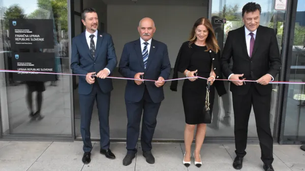 otvoritev poslovni prostori finančni urad Nova Gorica Janko Preac Božo Predali Maja Hostnik Kali&scaron;ek Jure Bačar