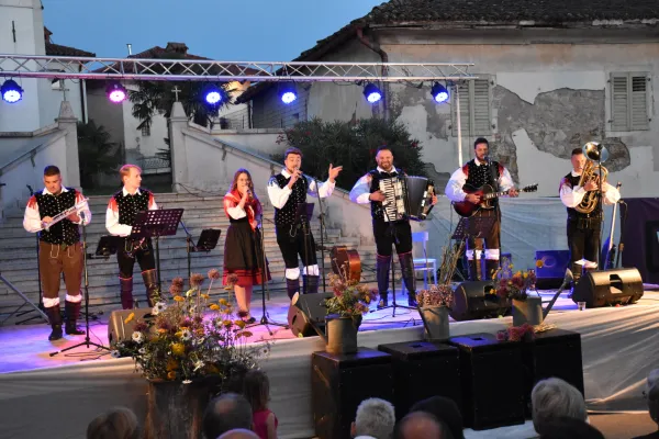  Prvačina festival narodno zabavne glasbe vipavski kvintet z gosti