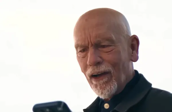 John Malkovich v novem promocijskem videu