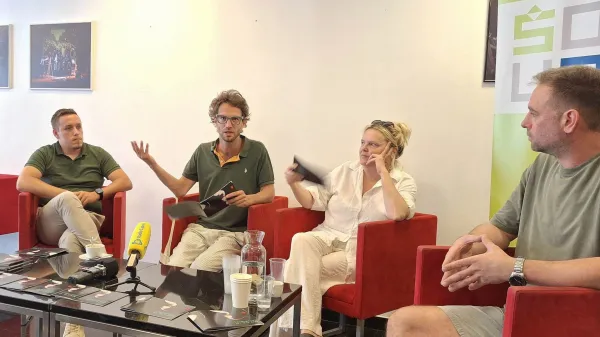 O festivalu FUGA so spregovorili predsednik &Scaron;OUP Alen Mujkić, umetni&scaron;ki vodja festivala Ivan Loboda, direktorica Gledali&scaron;ča Koper Katja Pegan in predstavnik za odnose z javnostmi gledali&scaron;ča Matej Sukič