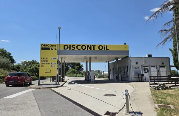 bencinski servis Plavje