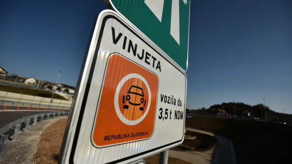 Dars uporabnike avtocest in hitrih cest poziva, naj pravočasno preverijo veljavnost svojih e-vinjet ter se s tem izognejo morebitnim nev&scaron;ečnostim.