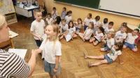 Hura, gremo, počitnice so tu! Morda pa bi morali iz &scaron;ole "pobegniti" že kak&scaron;nih deset dni prej - kot pri na&scaron;ih južnih sosedih.