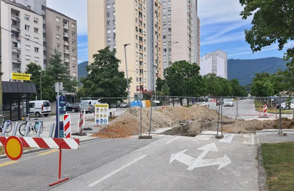 Vsaj &scaron;e danes zapora na Gradnikovi