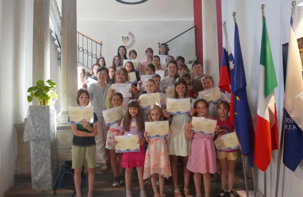 Koper v znamenju kitajskih otro&scaron;kih uličnih iger