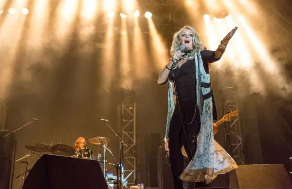 V starosti 75 let je umrla legendarna Bonnie Tyler