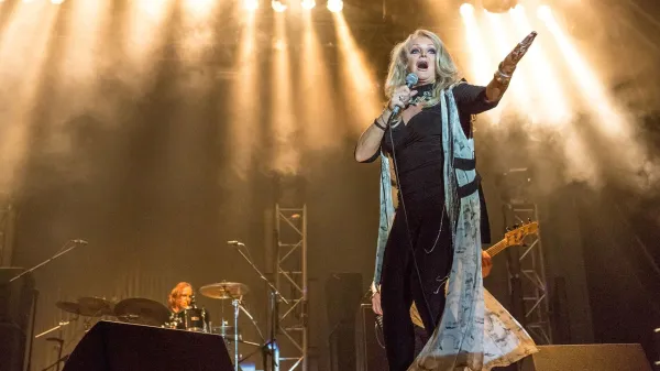 V starosti 75 let je umrla legendarna Bonnie Tyler