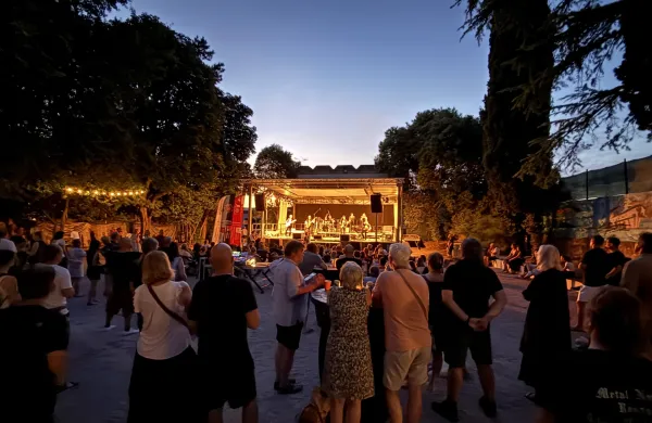 V Arrigoniju je odmeval večer glasbenih spominov, ki je privabil &scaron;tevilne ljubitelje psihedeličnega rocka