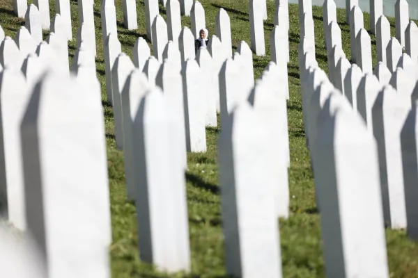  Spominski center Potočari v Srebrenici. Mineva 31 let od genocida v Srebrenici, v katerem so pripadniki sil bosanskih Srbov pod poveljstvom generala Ratka Mladića v samo nekaj dneh pobili 8372 muslimanskih mož.