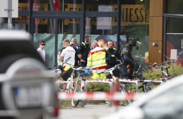 Nem&scaron;ka policija po več kot 11 urah re&scaron;ila talko iz supermarketa v Berlinu.